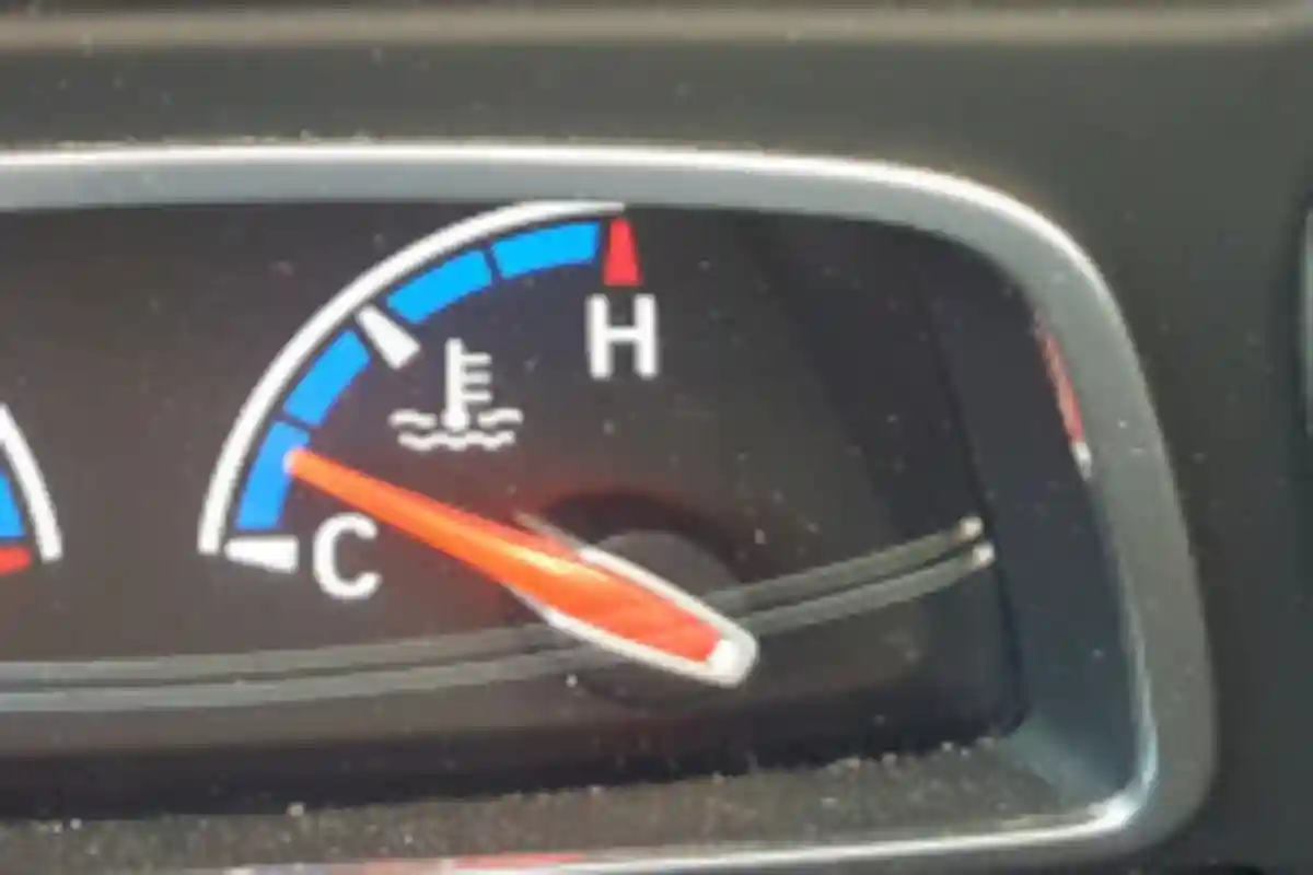 car temperature gauge goes up and down while driving