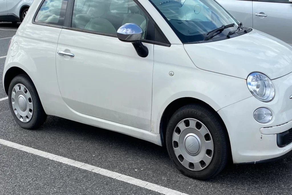 Fiat 500 wheel hubcap