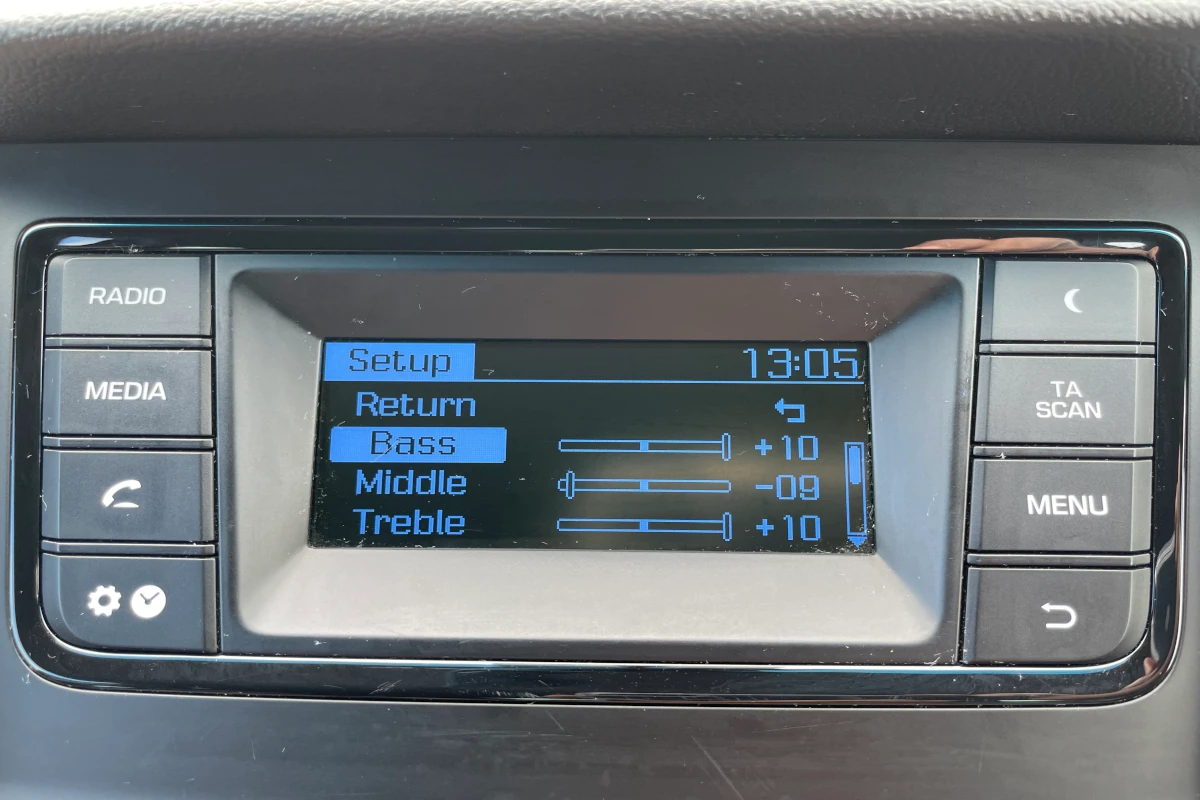 Hyundai Tucson 2017 factory head unit with tone (Bass, Middle, Treble) settings