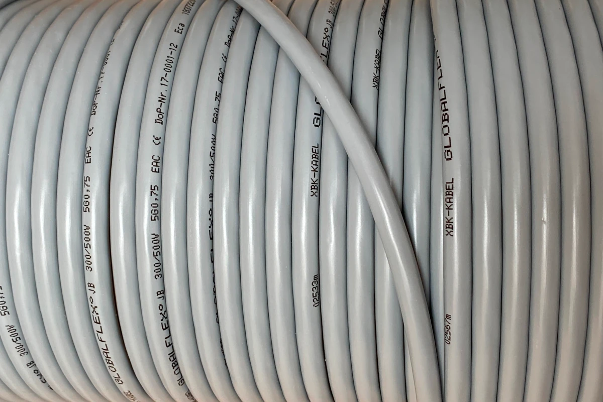 Low voltage flex cable