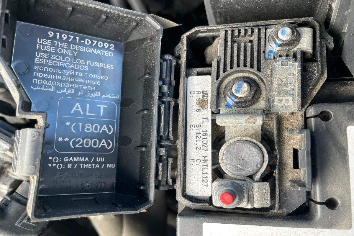 Positive car battery terminal connector box