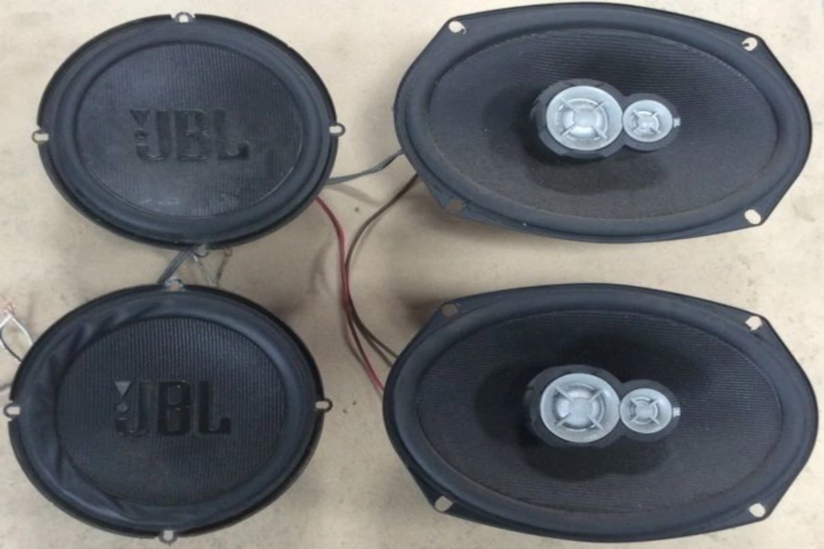 Old JBL speaker set wired