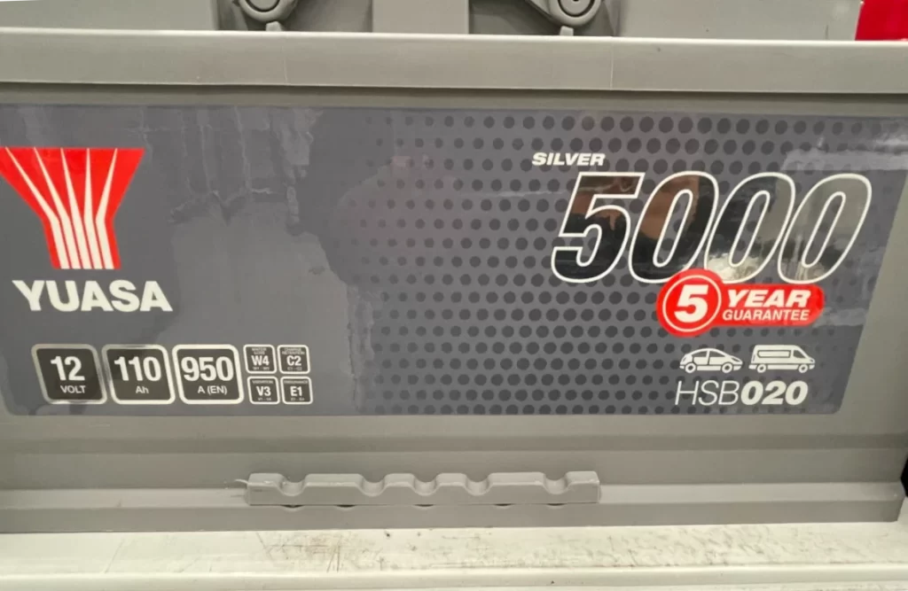 Yuasa 5000 high amp car battery with 12VDC 110Ah