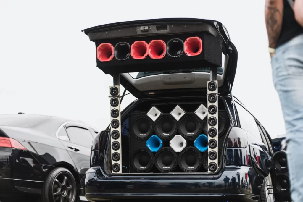Car modified tailgate speakers