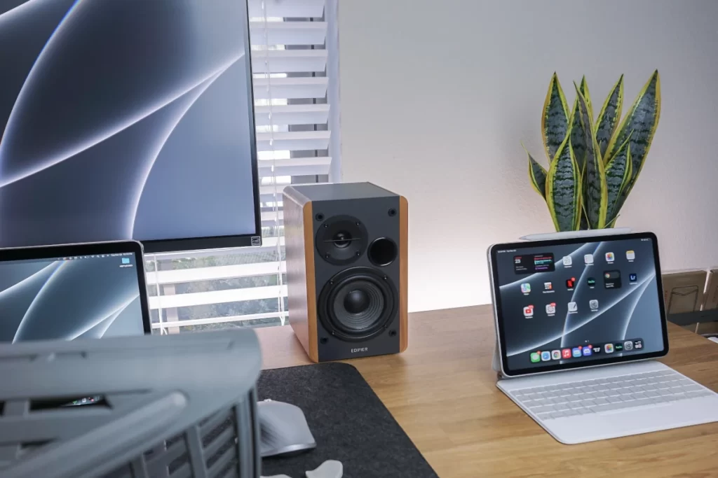 computer speaker desk ipad mac