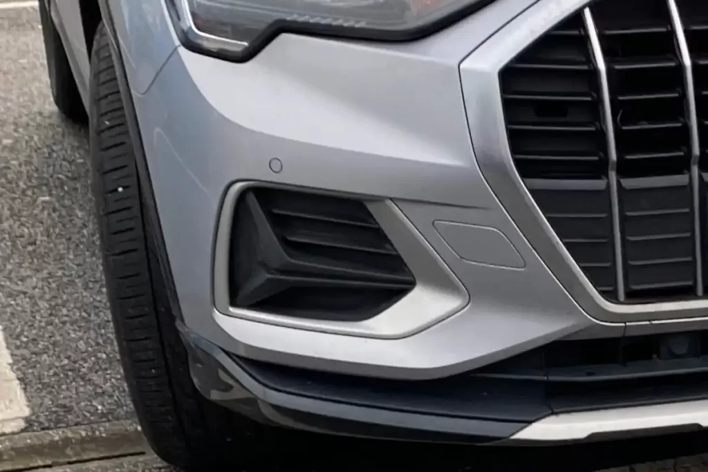 Audi Q3 2000 front side grill